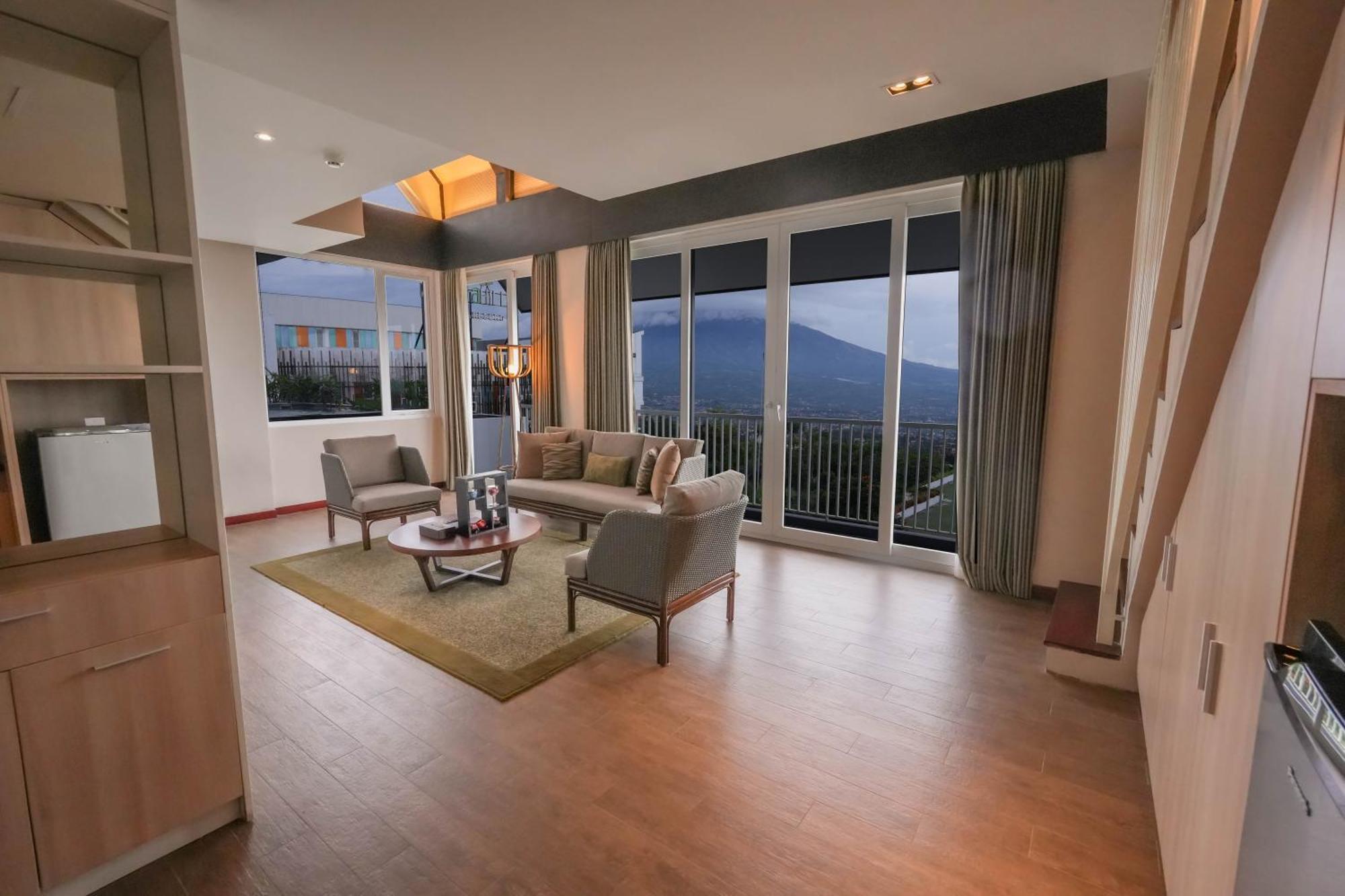 Amartahills Hotel And Resort Batu  Δωμάτιο φωτογραφία