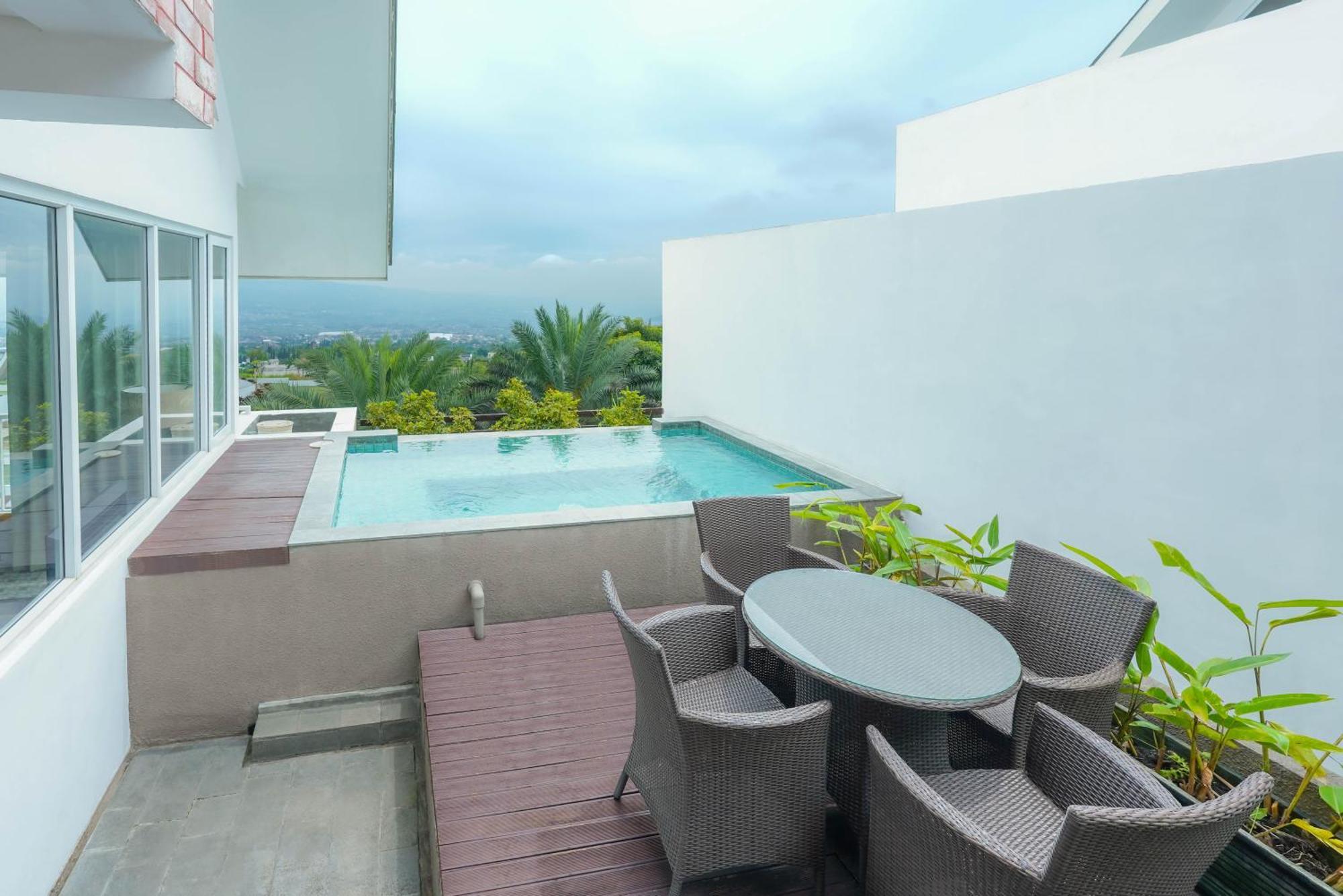 Amartahills Hotel And Resort Batu  Δωμάτιο φωτογραφία